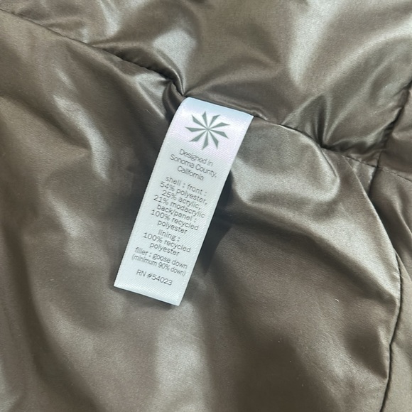 Athleta Responsible Down Tundra Sherpa Puffer Vest Womens Size Medium - Picture 12 of 14